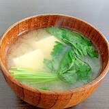 シンプルが美味しい★三つ葉と豆腐のお味噌汁